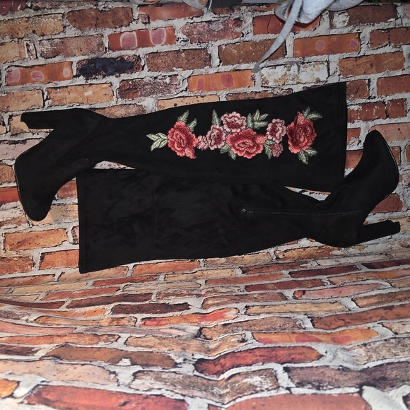 Just Fab Thigh High Faux Suede Rose Embroidered High Heeled Boots Size 9 - Picture 1 of 8